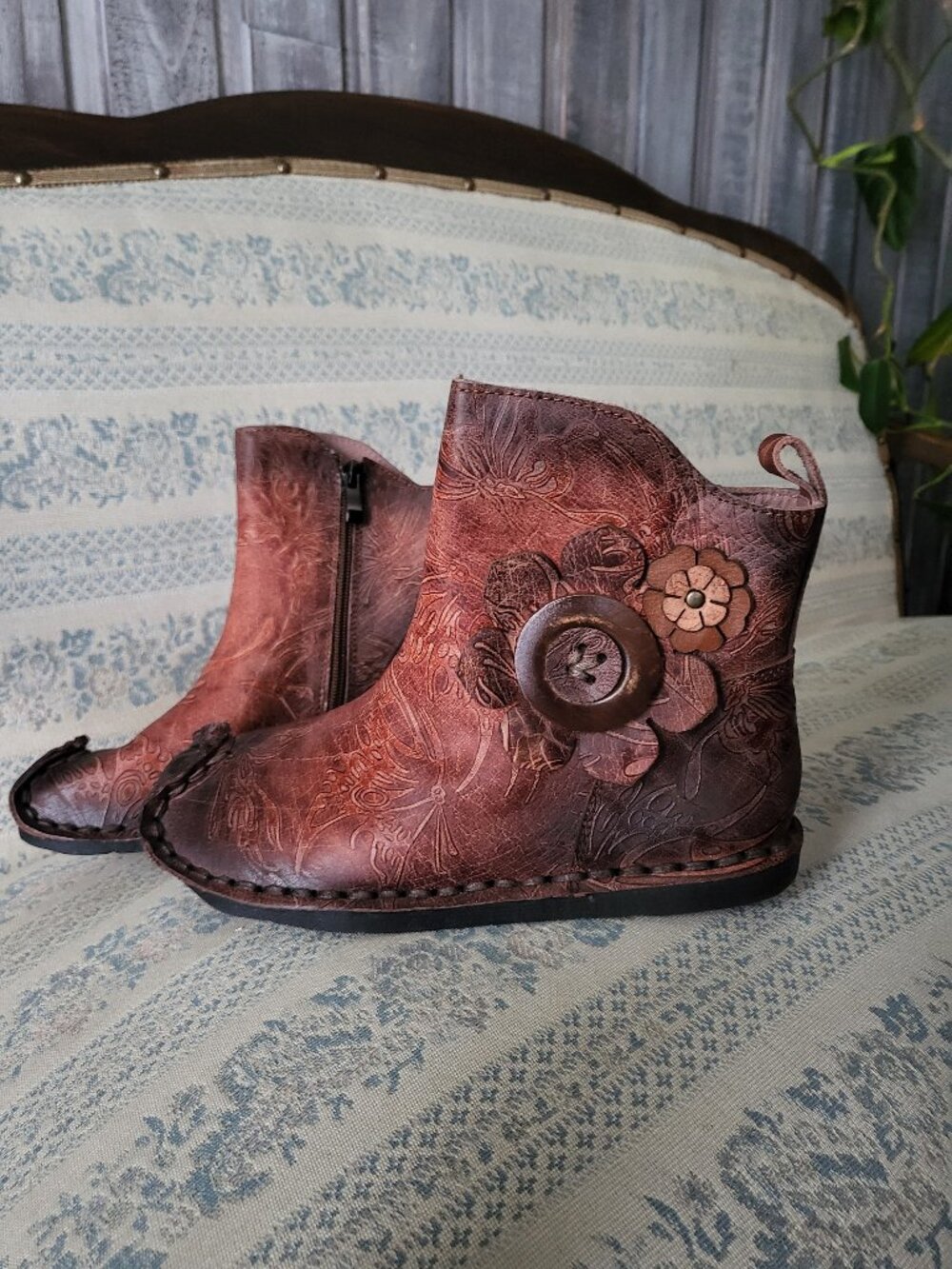 Embossed Leather Floral Ankle Boots Flower Button Boho 8 US